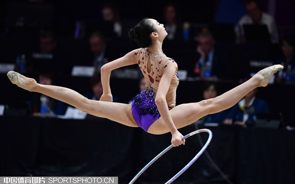 篮球火箭球队进攻端出现默契配合